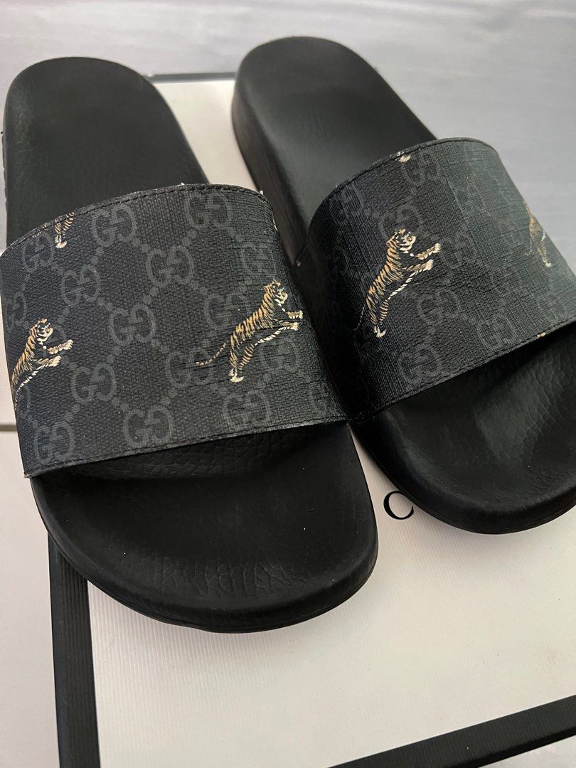 Gucci store slide tiger