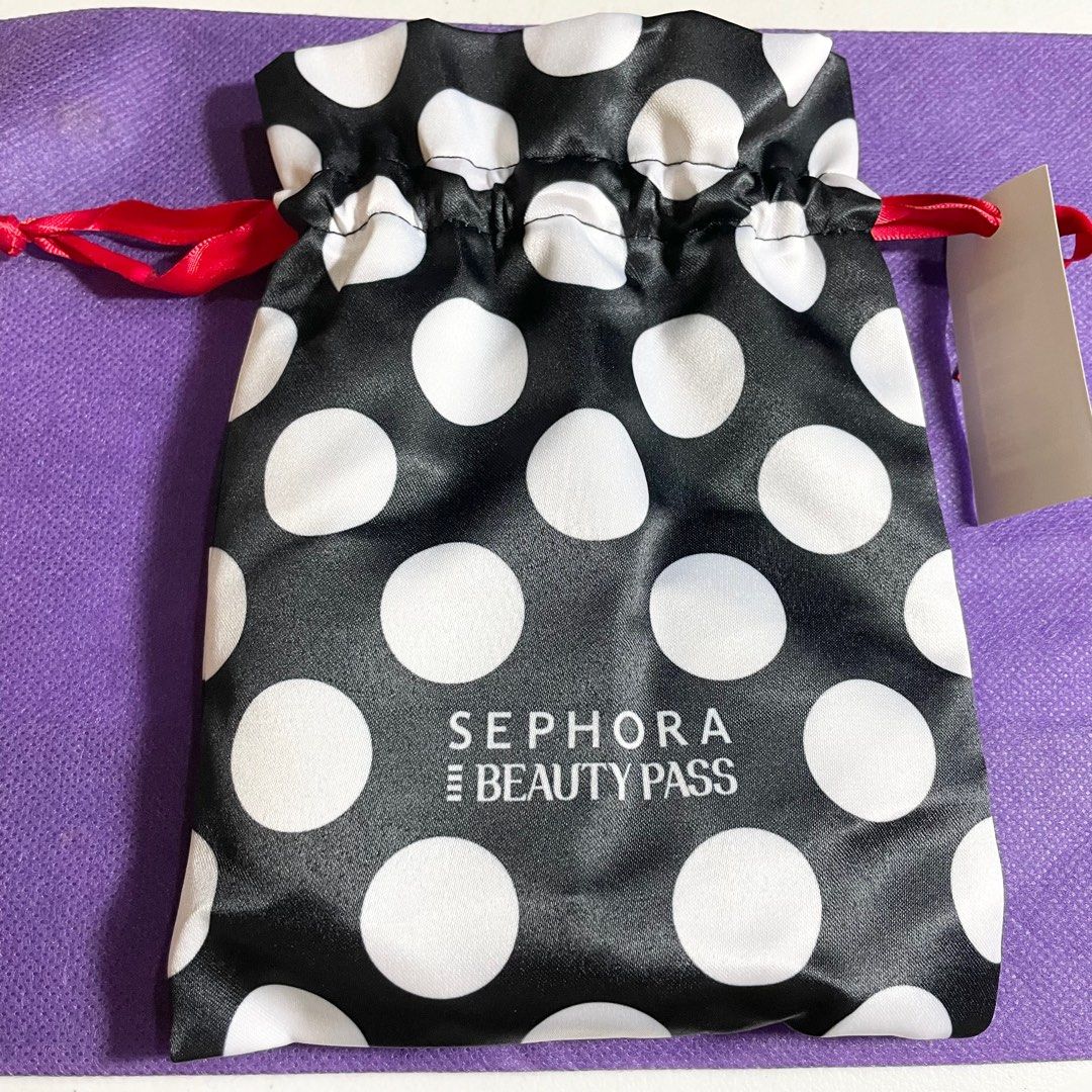 AUTHENTIC Sephora black polka dot drawstring pouch makeup bag organizer (Category: Makeup) located in Pasig City. Submitted by vanityboutique (Listing ID 1223803514, Image 2). Description: Pm for more details can put several things inside Brand new and authentic Selling low and affordable One of the best selling brands in the makeup skincare perfume world .