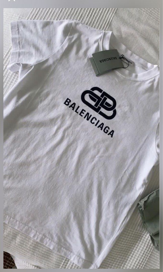 Balenciaga T-Shirt 100% Authentic I Give The Rates For You To Legit Check  for Sale in New York, NY - OfferUp