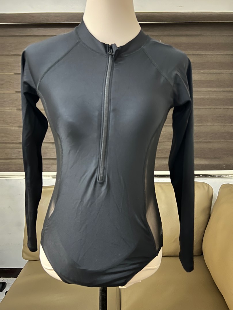Black rash guard on Carousell