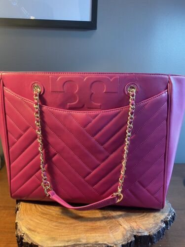 Tory Burch Alexa Flat Leather Tote in Pink, Luxury, Bags & Wallets on  Carousell