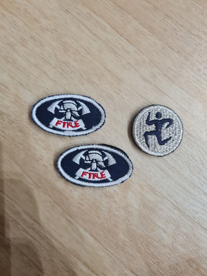 Brand New Velcro Fire Badge / Silver IPPT Badge, Hobbies & Toys