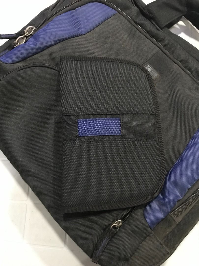 Case Logic Laptop Bag/Briefcase (Category: Laptop Bags & Sleeves) located in Quezon City. Submitted by dealsmaster (Listing ID 1223862127, Image 3). Description: Never been used but old model, kept for a long time Large main compartment Many pockets for organization Top and side handles, padded shoulder strap Durable, sturdy materials Estimated dimensions: 17 in x 15 in x 3 in.