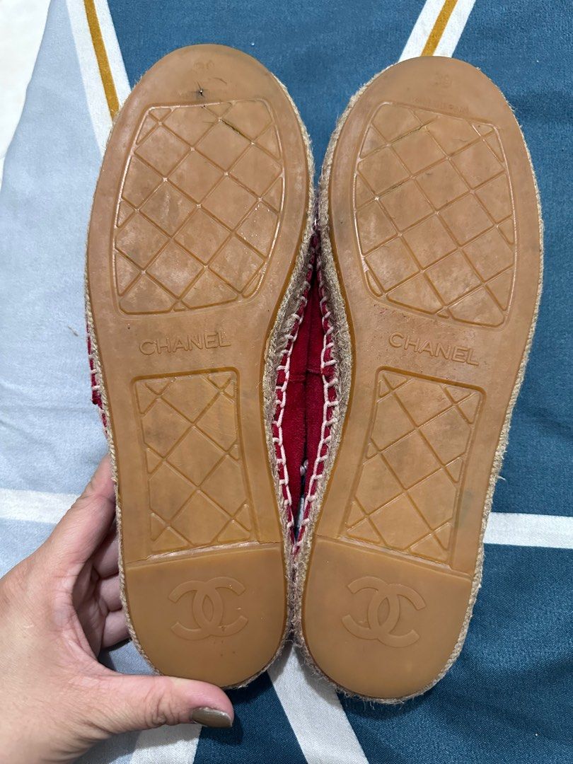 CHANEL Espadrilles ;preloved (EUR 39/24.5cm) (Category: Sneakers & Footwear) located in Mandaluyong City. Submitted by mscrish (Listing ID 1223926343, Image 3). Description: Selling my preloved Chanel Espadrilles Suede Calfskin And Pearl ❤️ 🤝 Made in Spain 🤝 Size: EUR 39 / 24.5cm 🤝 Good condition with minimal flaws ( see photos for checking) 🤝 No faded part or butas 🤝STRICTLY NO RETURN, NO REFUND, and NO EXCHANGE. ✅𝗙𝗜𝗥𝗦𝗧 𝗧𝗢 𝗣𝗔𝗬 𝗣�