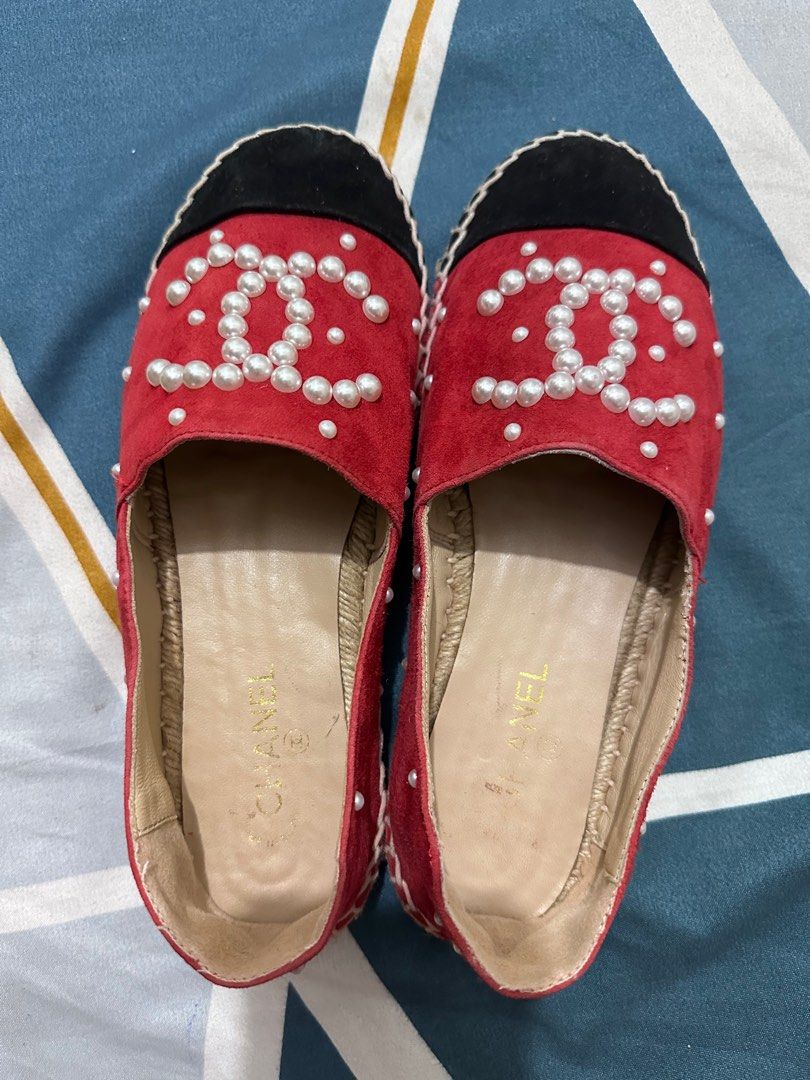 CHANEL Espadrilles ;preloved (EUR 39/24.5cm) (Category: Sneakers & Footwear) located in Mandaluyong City. Submitted by mscrish (Listing ID 1223926343, Image 2). Description: Selling my preloved Chanel Espadrilles Suede Calfskin And Pearl ❤️ 🤝 Made in Spain 🤝 Size: EUR 39 / 24.5cm 🤝 Good condition with minimal flaws ( see photos for checking) 🤝 No faded part or butas 🤝STRICTLY NO RETURN, NO REFUND, and NO EXCHANGE. ✅𝗙𝗜𝗥𝗦𝗧 𝗧𝗢 𝗣𝗔𝗬 𝗣�