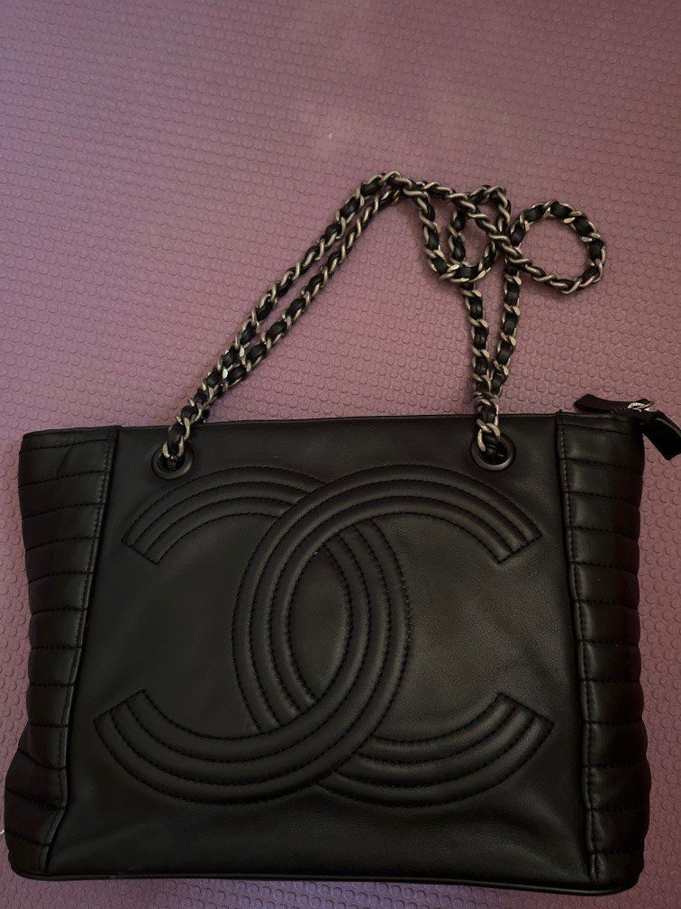 Chanel Medallion tote bag (Category: Luxury Bags & Wallets) located in Antipolo. Submitted by mancstan20 (Listing ID 1223941103, Image 1). Description: no flaws on hardwares pm for details.