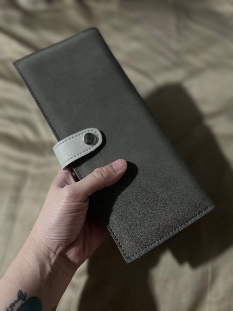 Check Booklet Wallet (Category: Wallets & Card holders) located in Muntinlupa City. Submitted by declutteringmnl (Listing ID 1223839513, Image 3). Description: Checkbook holder / wallet/ card holder.