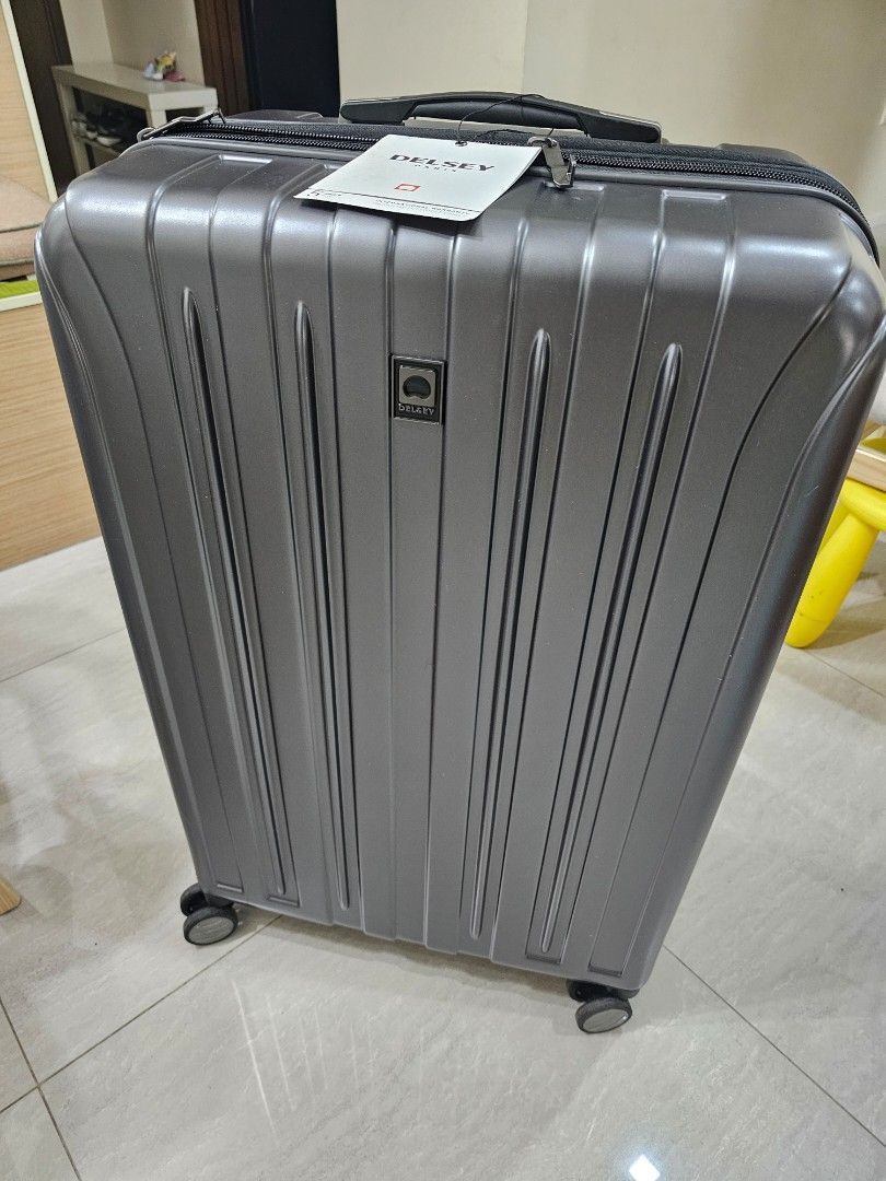 Delsey Paris luggage 32 to 35 inch 135L plus 12L, Hobbies & Toys