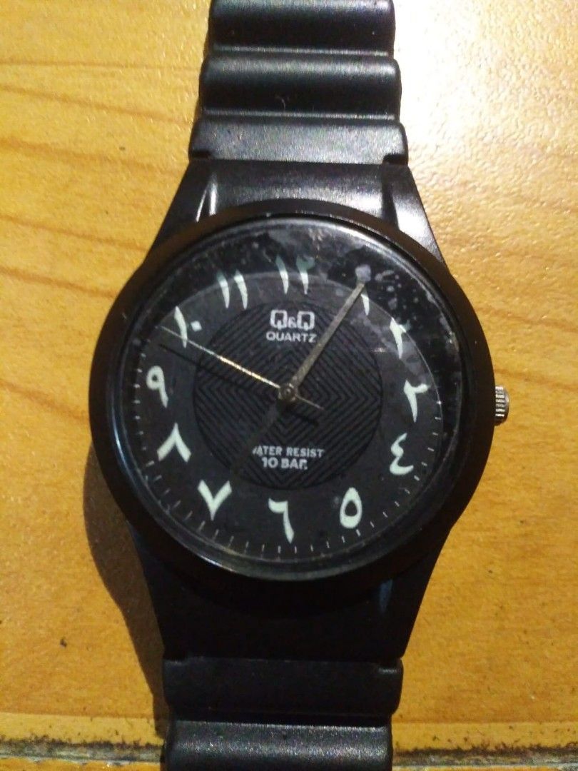 Dijual jam merk QnQ Original, Angka Arabic, tampil lebih Syariah