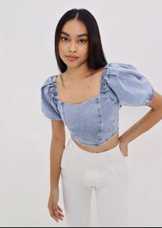(Category: ) located in . Submitted by dearestcloset (Listing ID 1223893781, Image 1). Description: .