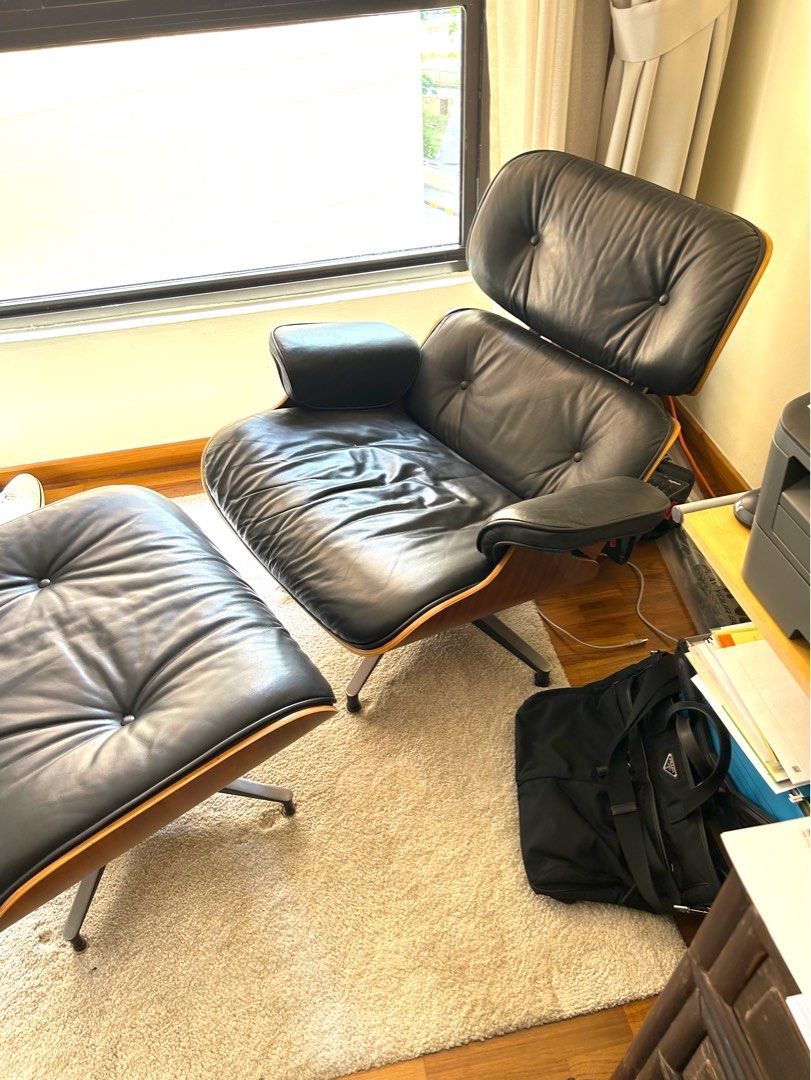 [Expat moving sale] Inspired by the iconic Eames Lounge Chair & Ottoman