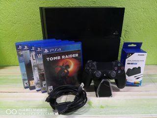 FOR SALE : SONY PS4 COMPLETE With 5 Physical Games, 1 Dualshock4 Controler. RUSH RUSH!