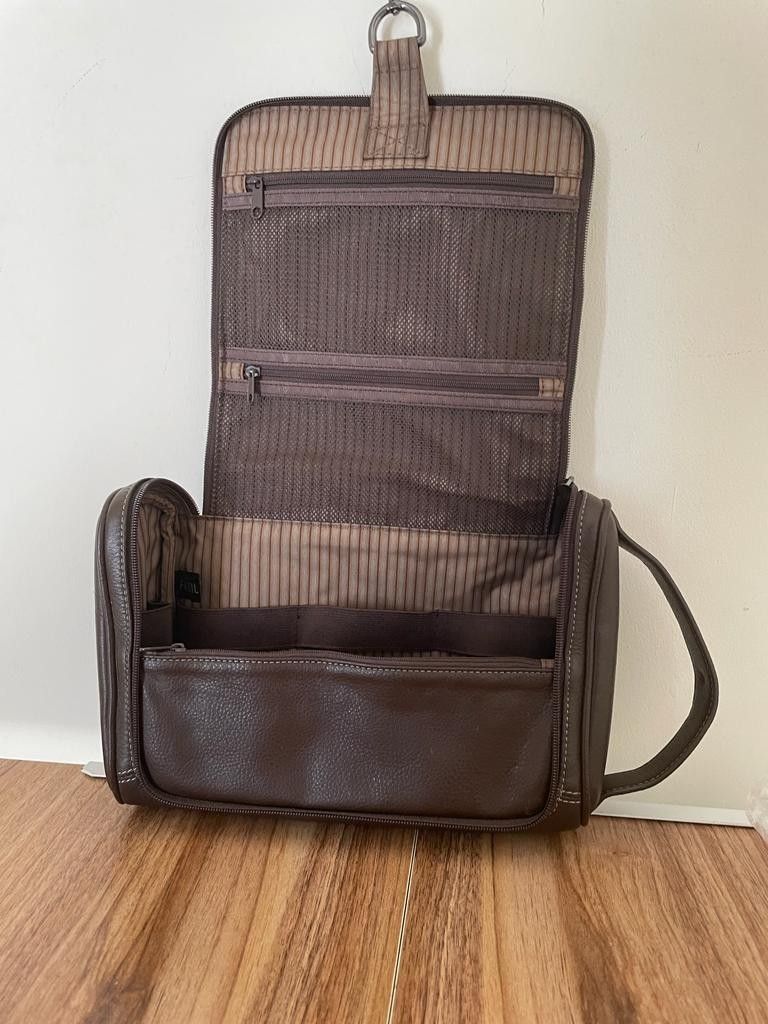 Fossil Leather Toiletry Bag, Women's Fashion, Bags & Wallets, Purses