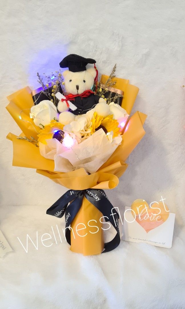 Graduation SunFlower bouquet (Graduation Convocation), Hobbies & Toys