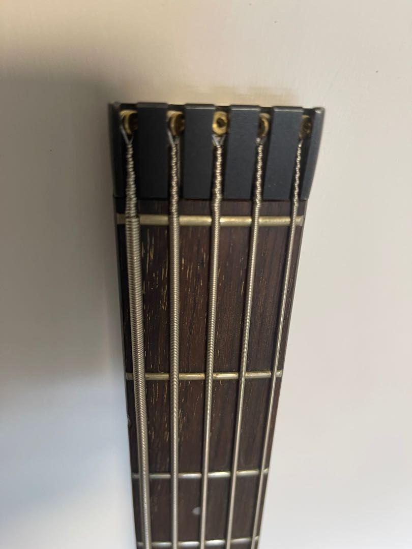 Hohner B2 - 5 strings Headless, 興趣及遊戲, 音樂、樂器& 配件, 樂器