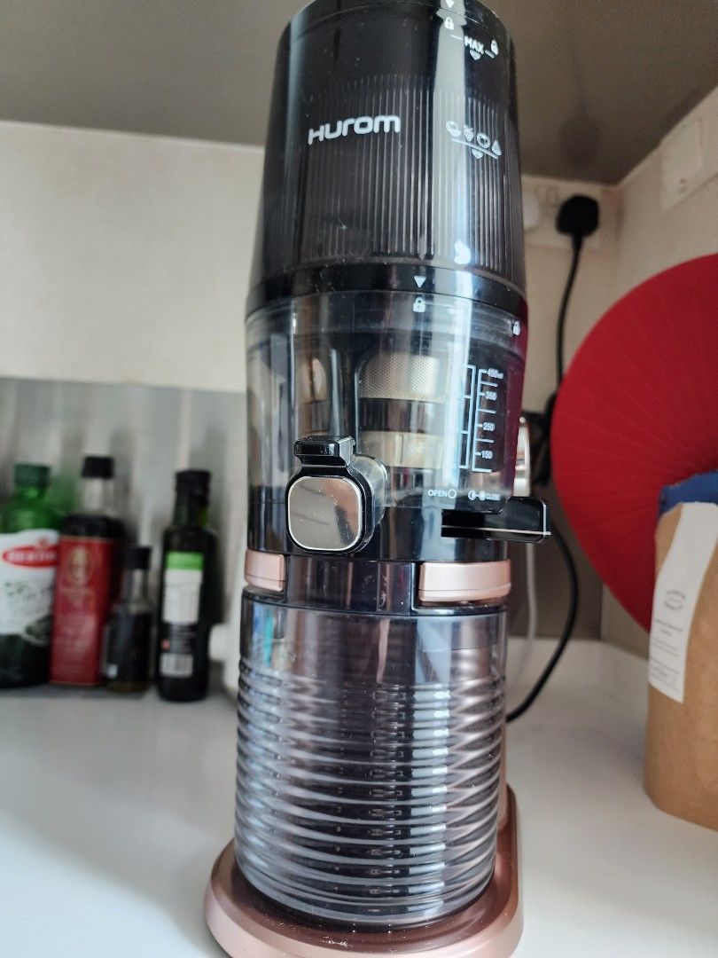 Hurom model H AI (top of the line) slow juicer, TV & Home Appliances