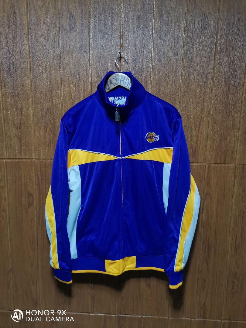 VINTAGE LAKERS WARMUP JACKET 2000-2002, Men's Fashion, Activewear on  Carousell