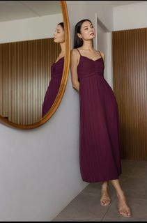 (Category: ) located in . Submitted by dearestcloset (Listing ID 1223890438, Image 1). Description: .