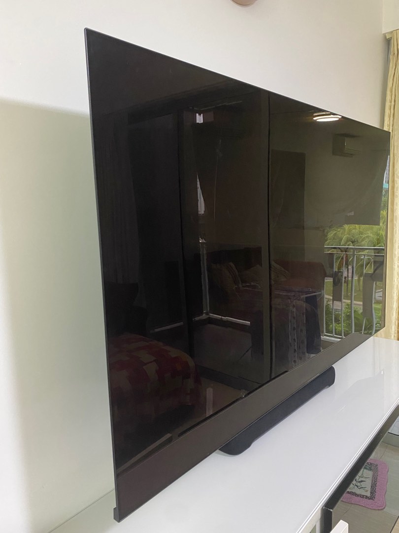 LG OLED 65Inch tv screen got cracked not working, TV & Home Appliances