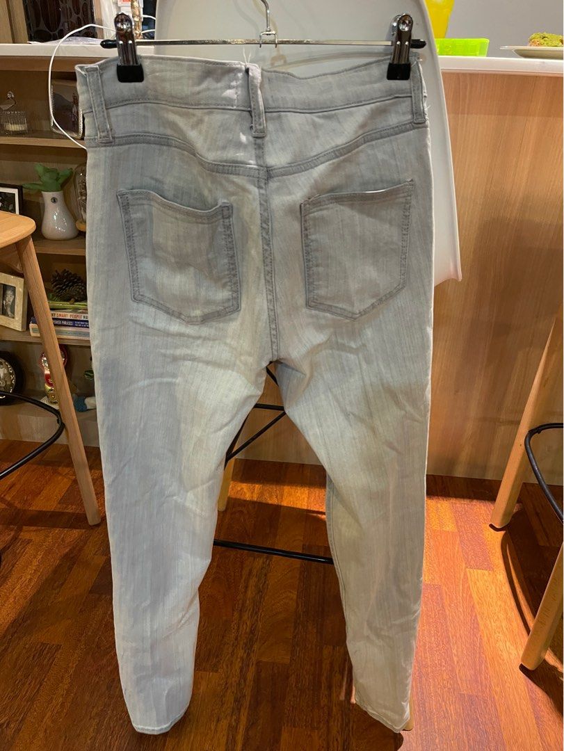 Light grey jeans, Women's Fashion, Bottoms, Jeans & Leggings on Carousell
