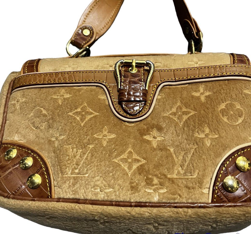 Louis Vuitton (Category: Luxury Bags & Wallets) located in Makati City. Submitted by fabiloushop (Listing ID 1223834107, Image 2). Description: Unique style Hand bag Mini size - can fit wallet and phone Gamoza fabric with leather Complete rivets No code .