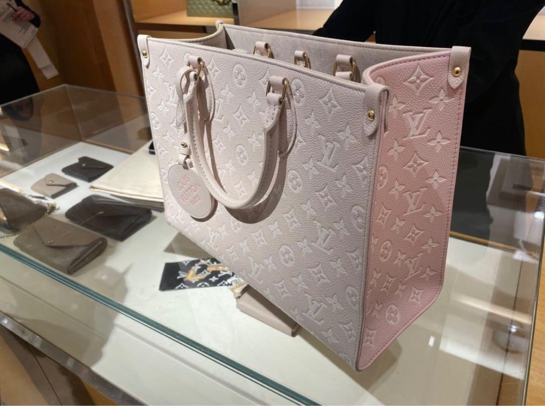 Louis Vuitton Onthego MM Rose Beige in Cowhide Leather with Gold-tone - GB