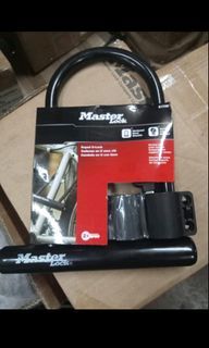 MASTER #8170 DPRO U- BAR MASTER U BAR BICYCLE BIKE AND CYCLE LOCK WITH 5 PIN TUMBLER CYLINDER ; WITH UNIVERSAL CARRIER 6-1/8" CYLINDRICAL BODY -SHACKLE LENGTH 7-1/2 DIAMETER 7/16" CLEARANCE 3-5/16 "U BAR HEIGHT 8-5/8