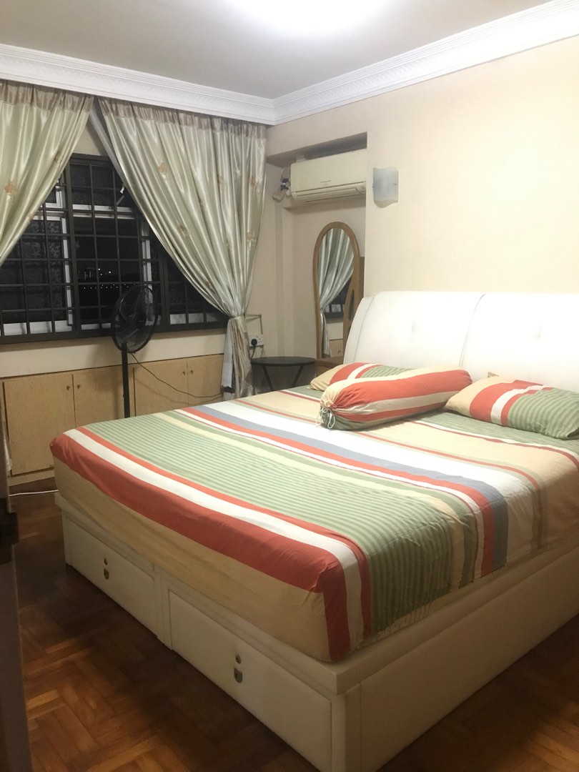 Master bedroom available at 749 Pasir Ris Street 71 (No agent fee