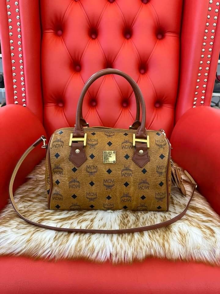 Mcm boston 2025 top handle bag