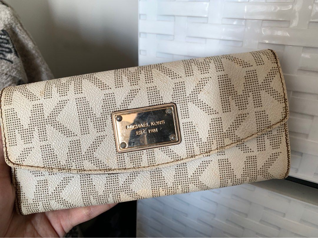 Michael Kors Jet Set Checkbook Wallet, Women's Fashion, Bags & Wallets,  Wallets & Card holders on Carousell