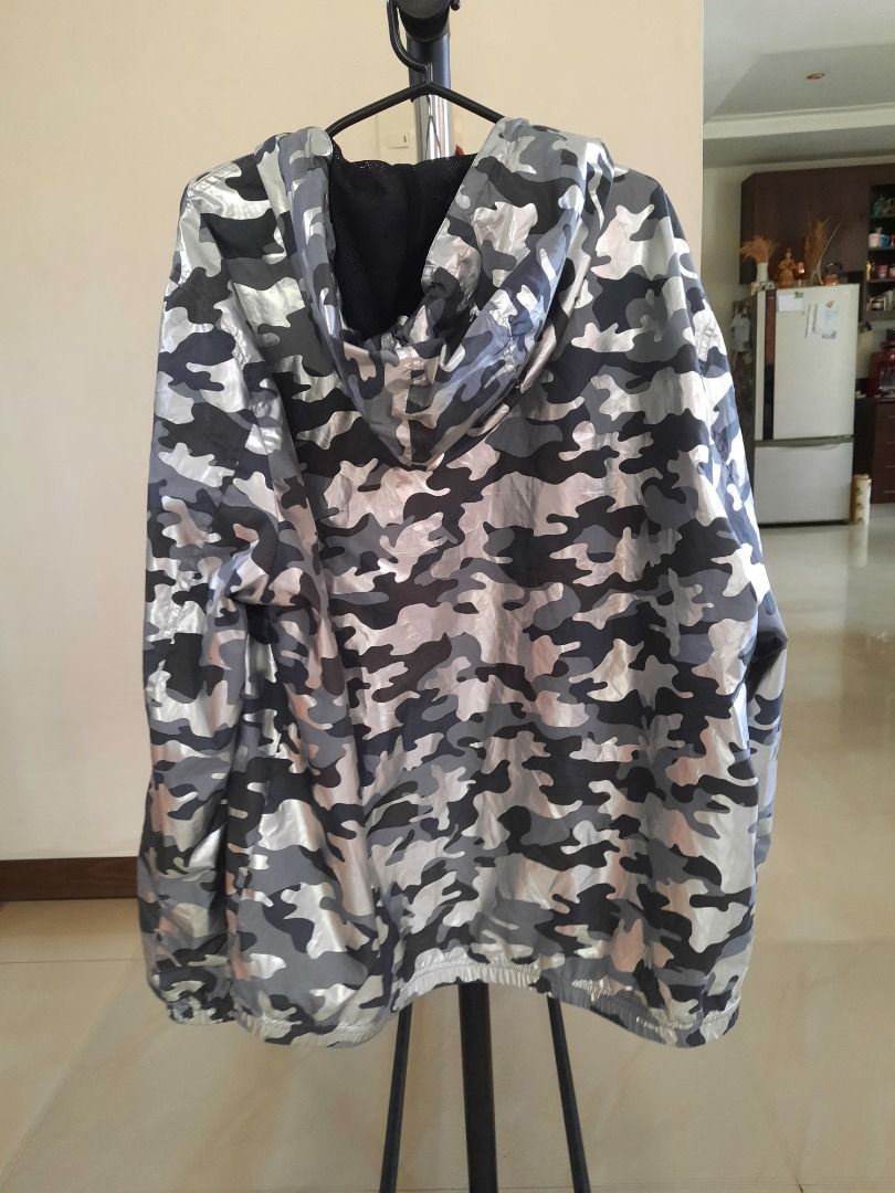 Michael Kors Mens Metallic Camouflage Hooded Jacket, Men's Fashion, Coats,  Jackets and Outerwear on Carousell