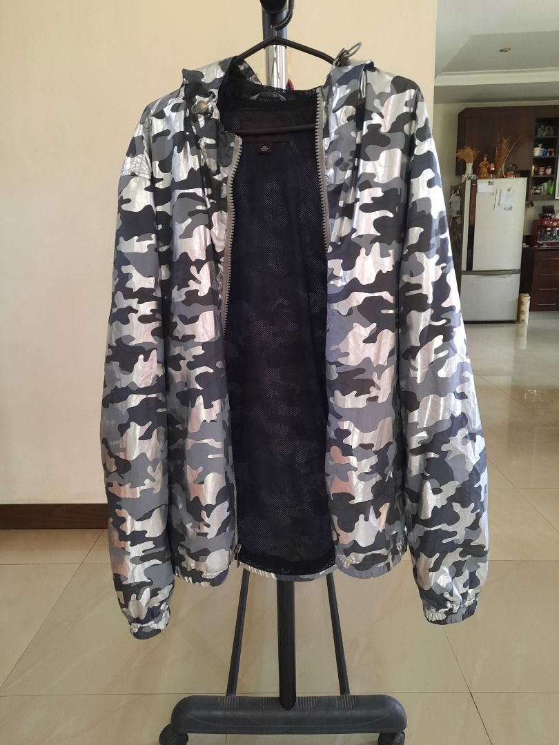 Michael Kors Mens Metallic Camouflage Hooded Jacket, Men's Fashion, Coats,  Jackets and Outerwear on Carousell