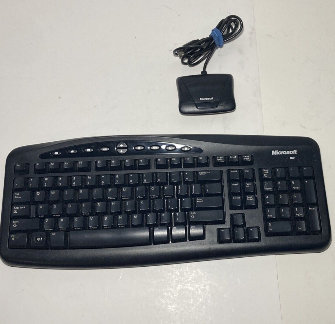 Microsoft Wireless Keyboard 700 v2.0 (comes with FREE Wireless Mouse ...