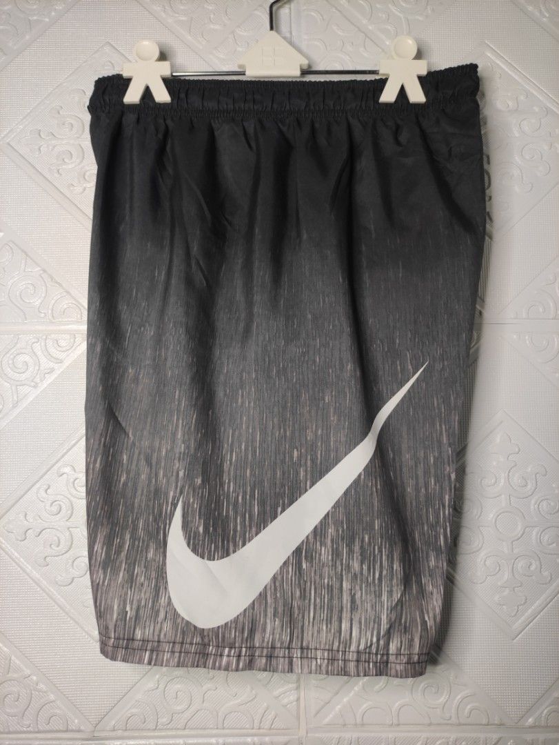 short nike big swoosh