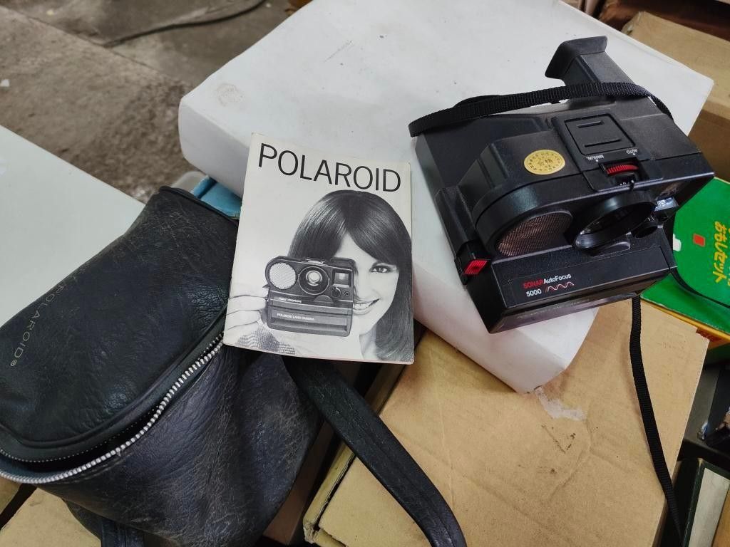 Polaroid Vintage Vamera (Category: Cameras) located in Quezon City. Submitted by la.petite.sirene (Listing ID 1223802685, Image 1). Description: Working, no issue..
