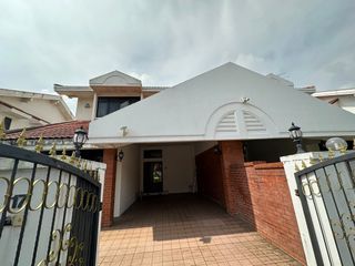Saraca Walk | As Good As Freehold! Semi D On A Regular Shaped Large Land & Garden!