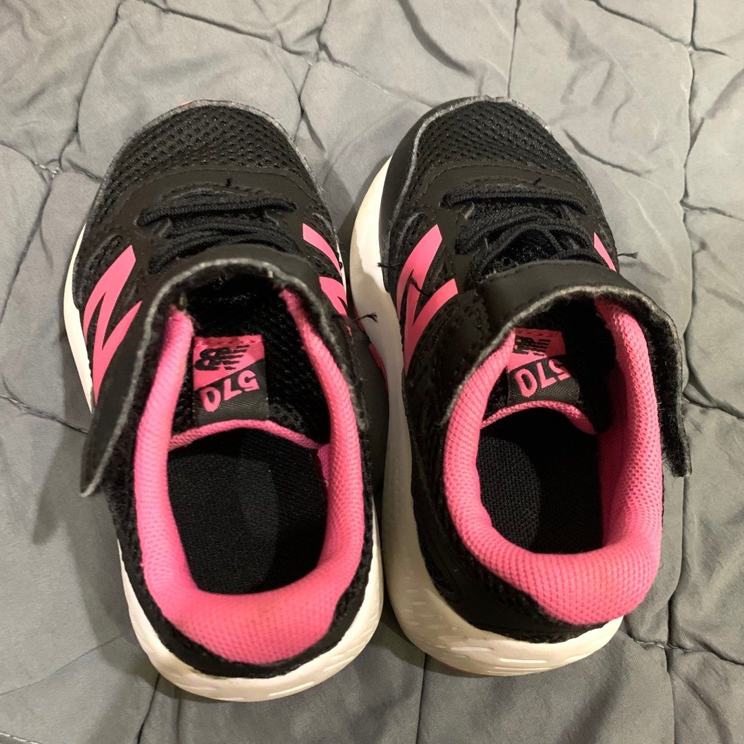New balance outlet hitam pink
