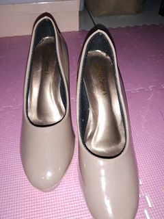 Sepatu nude heels