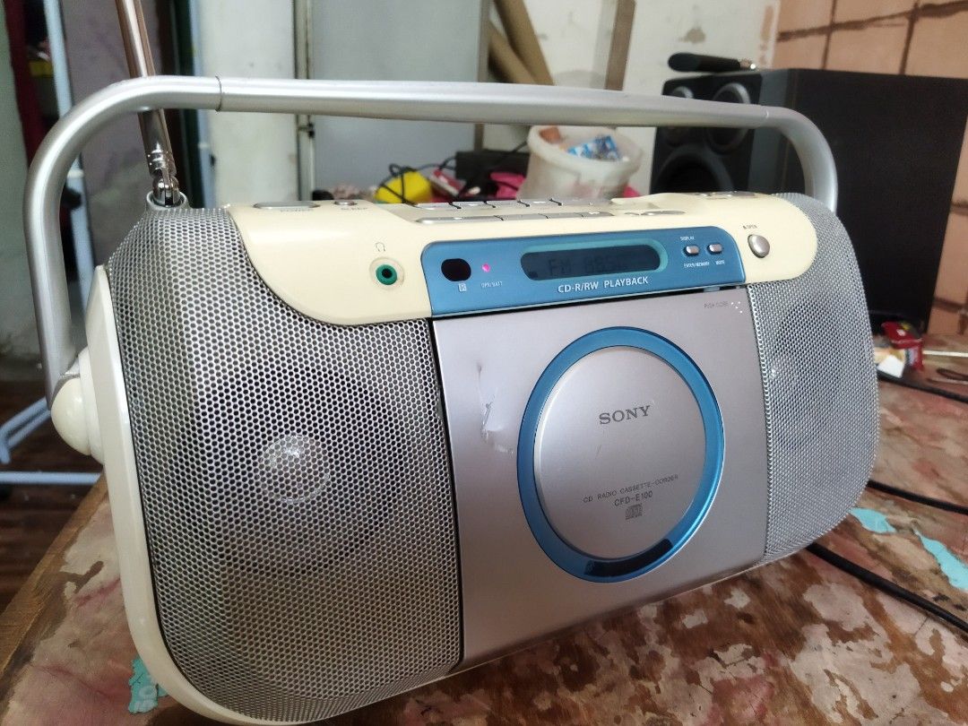 SONY CFDE100 Tunner/Kaset/CD, Audio, Portable Music Players on Carousell