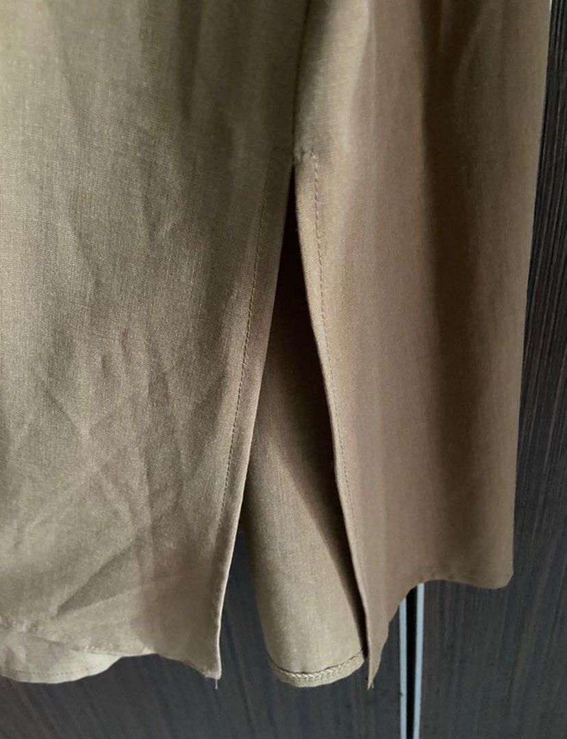 SPLIT LONG TOP (Category: Kaftans & Jubahs) located in Kajang. Submitted by yuyins (Listing ID 1223830964, Image 3). Description: P 19.5 L46 Slightly used.