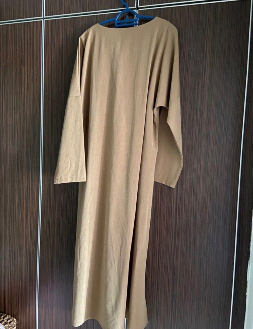 SPLIT LONG TOP (Category: Kaftans & Jubahs) located in Kajang. Submitted by yuyins (Listing ID 1223830964, Image 2). Description: P 19.5 L46 Slightly used.