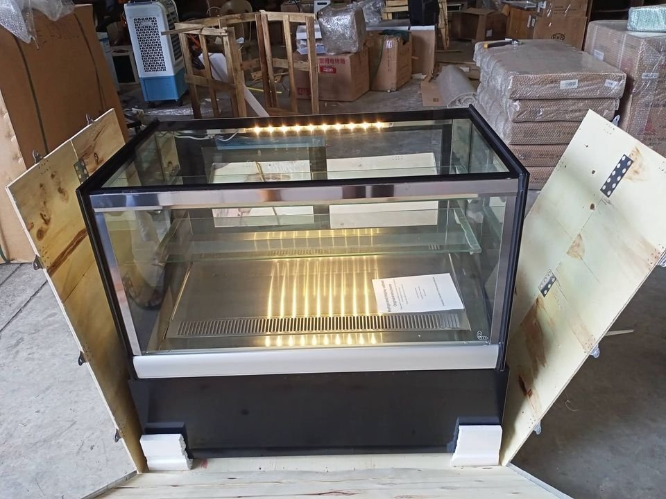 TABLE TOP CAKE CHILLER, Furniture & Home Living, Kitchenware