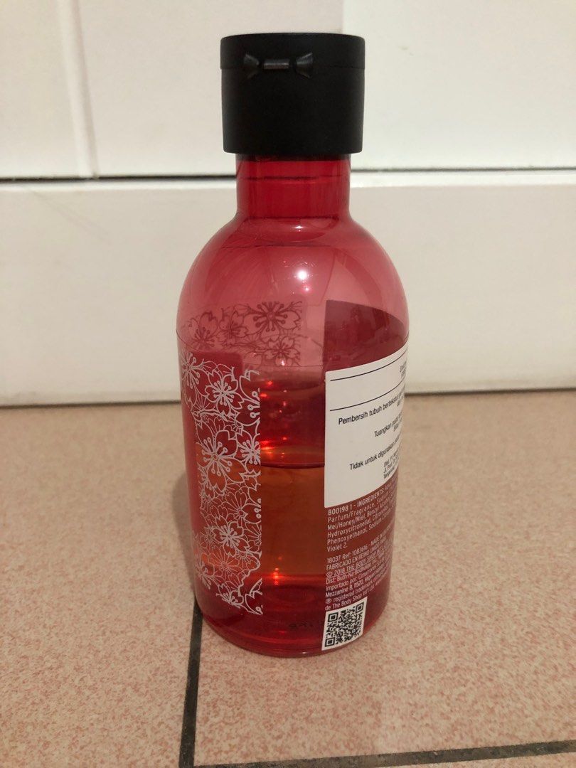 The Body Shop Shower Gel japanese cherry blossom strawberry kiss