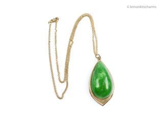 Vintage 1976 Sarah Coventry Green Teardrop Necklace, nk887-c
