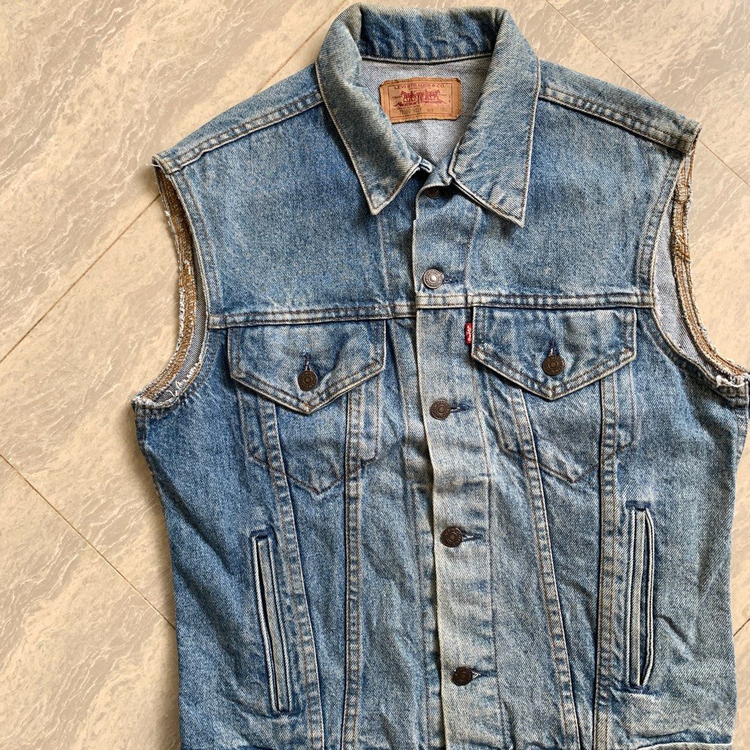 1990s/1980s Levi's 71500 Denim Trucker Vest Stonewash, Men's Fashion,  Coats, Jackets and Outerwear on Carousell