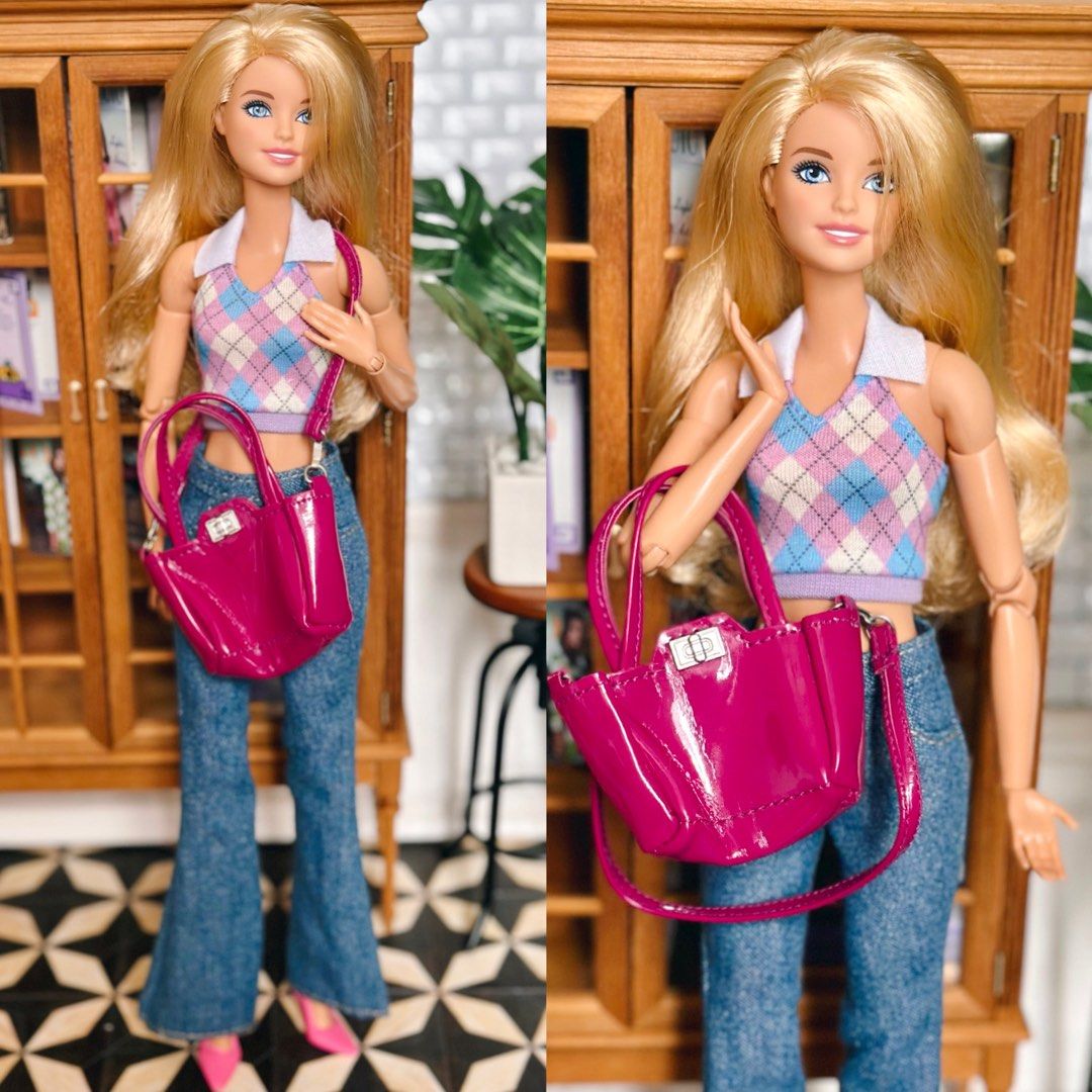 Barbie pink passport fashion set hotsell