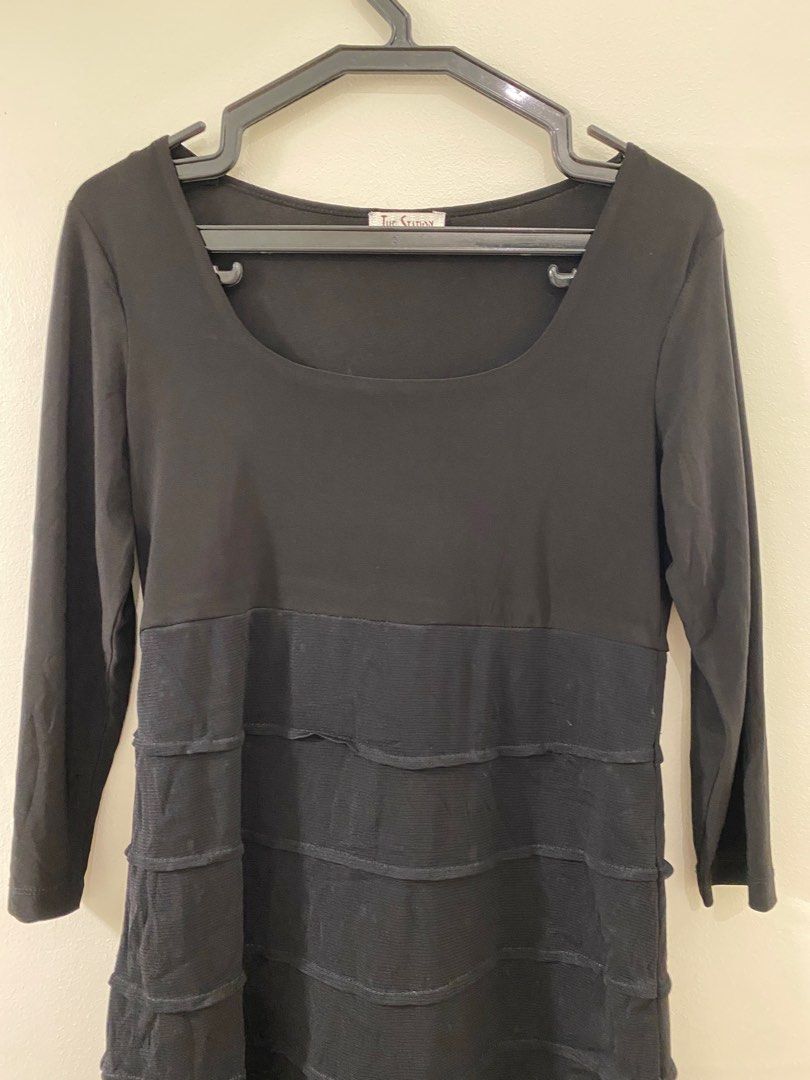 Black Midi Dress (Category: Dresses) located in Antipolo. Submitted by abc__mart (Listing ID 1218591883, Image 3). Description: Good for cocktail events Black midi dress.