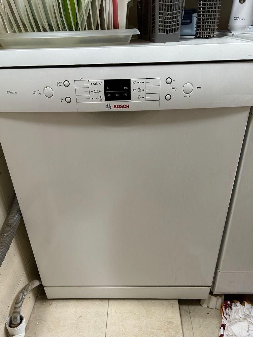 Bosch (SMS63L02EA) 60cm Freestanding Dishwasher, warranty until Nov