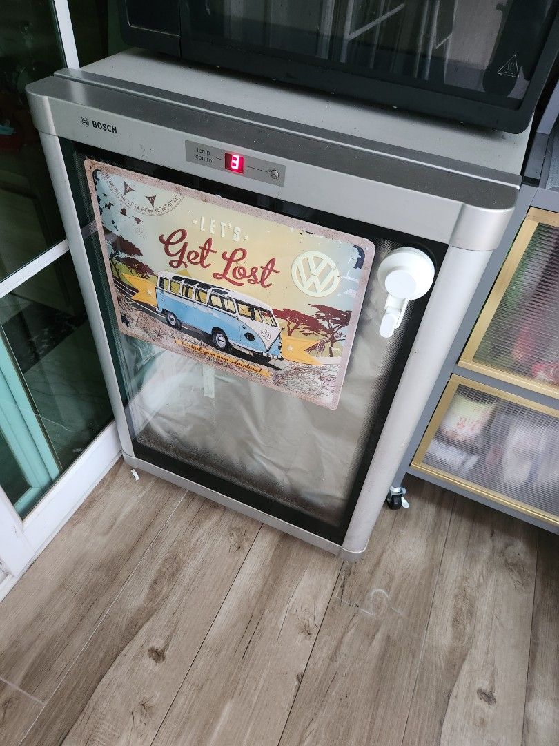 Bosch wine chiller, TV & Home Appliances, Kitchen Appliances, Wine