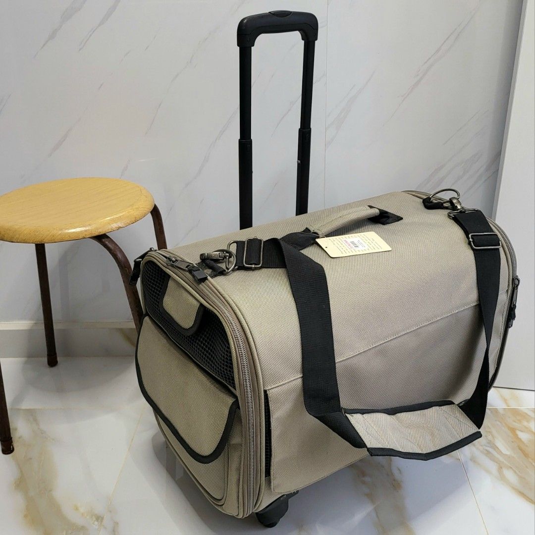 Boots and barkley pet carrier with wheels online
